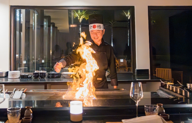 Teppanyaki chef cooking at the grill at Kuda Villingili Resort Maldives