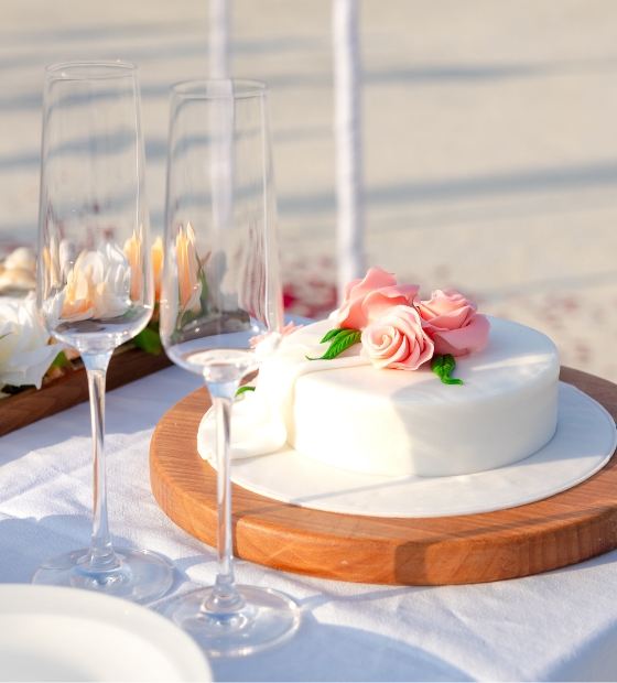 Wedding ceremony cake decor at Kuda Villingili Resort Maldives