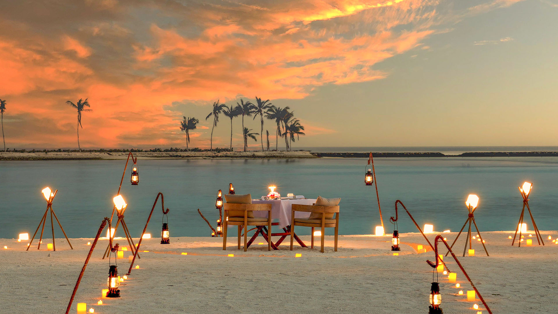 Romantic beach dinner set up at Kuda Villingili's stunning beach