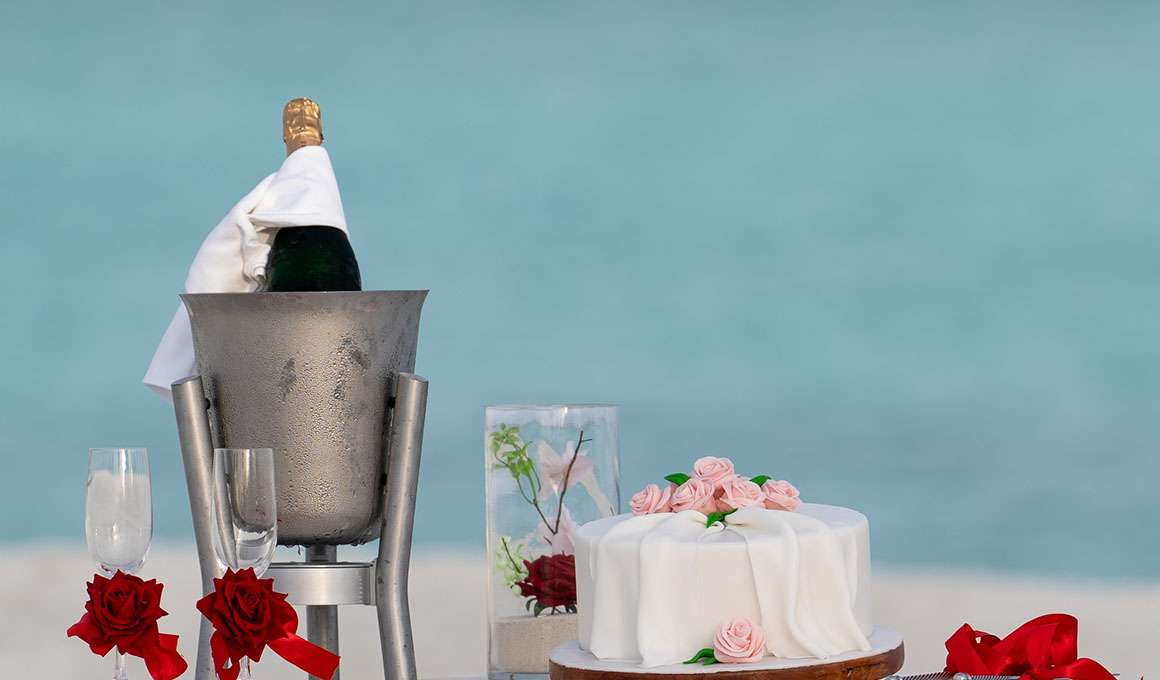 Wedding table setting with cake and champagne at Kuda Villingili